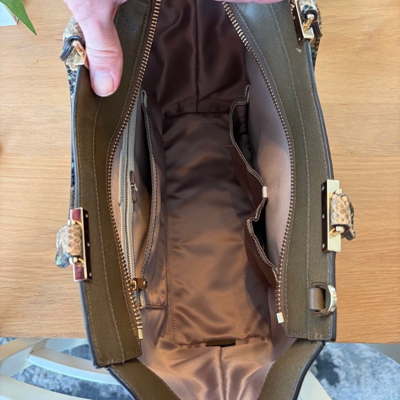 Henri Bendel RARE Large Gotham Snake Tote in Olive Brown - Picture 5 of 10
